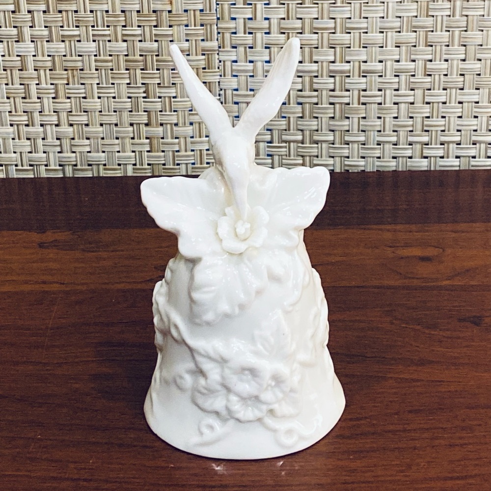 🌟HP🌟VTG 1970-80s Hummingbird & Flowers White Porcelain Bell by Albert Price